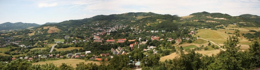 Panorama peste Banska Stiavnica de sus de la Calvary