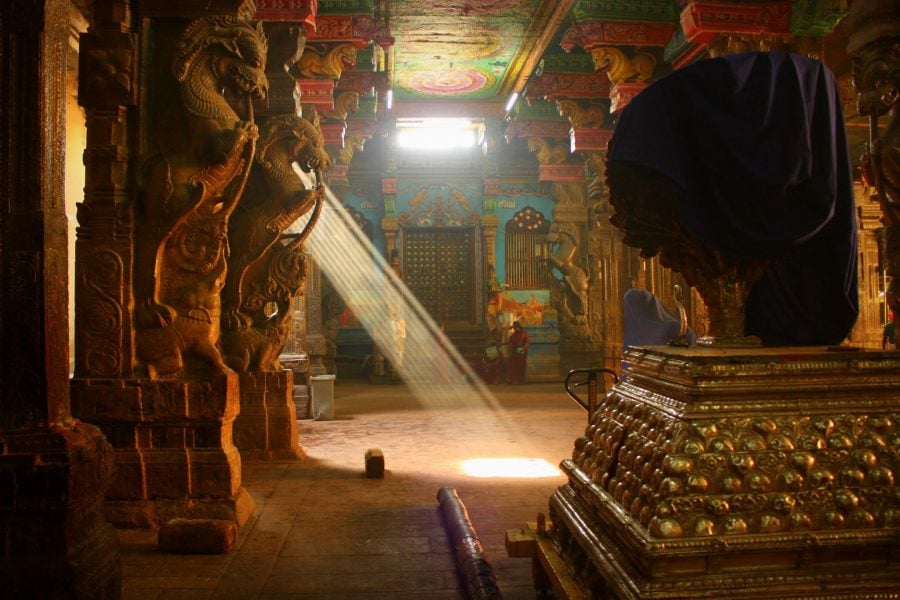 Rază de lumină în templul Sri Minakshi, Madurai, Tamil Nadu, India