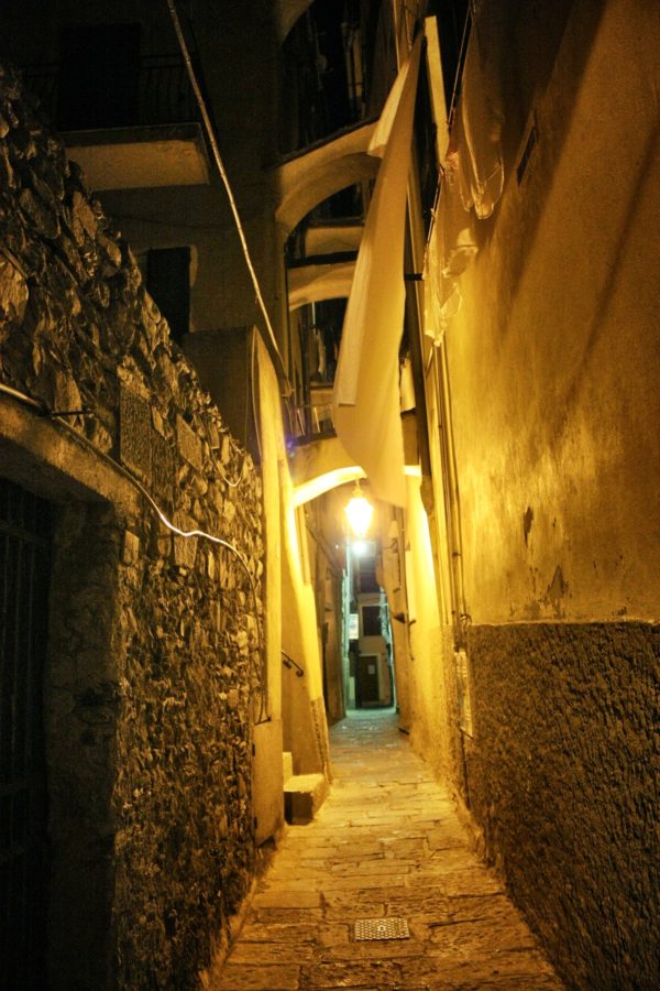 Străzi înguste în pitorescul Vernazza, Cinque Terre
