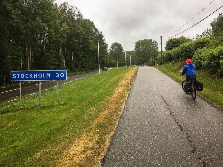 Drum spre Stockholm, pe ploaie, cu bicicleta