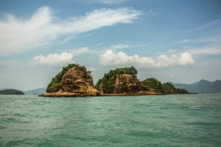 Vedere din barcă island hopping Langkawi